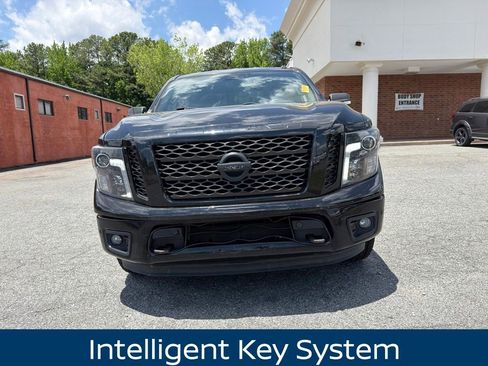 Used 2018 Nissan Titan SV w/ SV Convenience Package AWD/4WD image 11