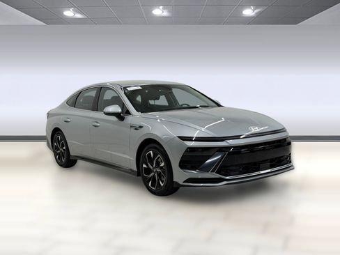 Used 2025 Hyundai Sonata SEL FWD image 6