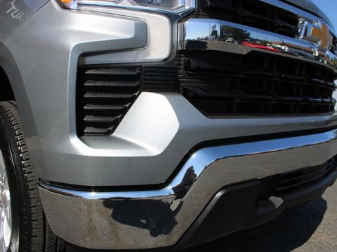 Used 2025 Chevrolet Silverado 1500 LT RWD image 36