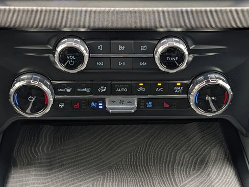 Certified 2023 Ford F250 Platinum w/ Tremor Off-Road Package AWD/4WD image 17