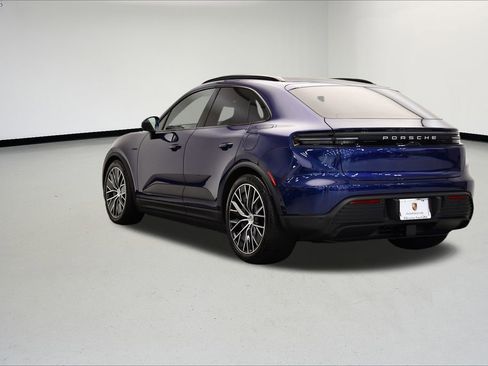 Used 2025 Porsche Macan 4S Electric image 3