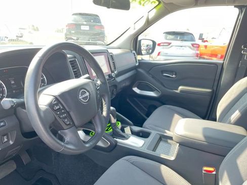 Used 2024 Nissan Frontier SV w/ SV Convenience Package RWD image 11