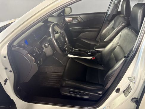 Used 2017 Honda Accord Touring image 11
