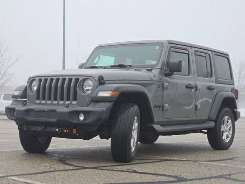 Used 2023 Jeep Wrangler Sport S image 9