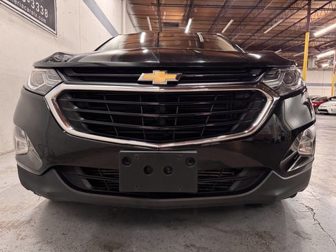 Used 2020 Chevrolet Equinox LS w/ LS Convenience Package image 4