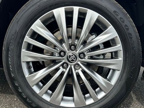 New 2026 Toyota Highlander Platinum AWD/4WD image 30