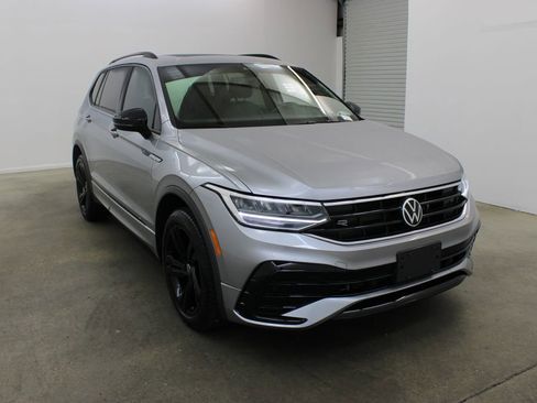 Used 2023 Volkswagen Tiguan SE R-Line image 6