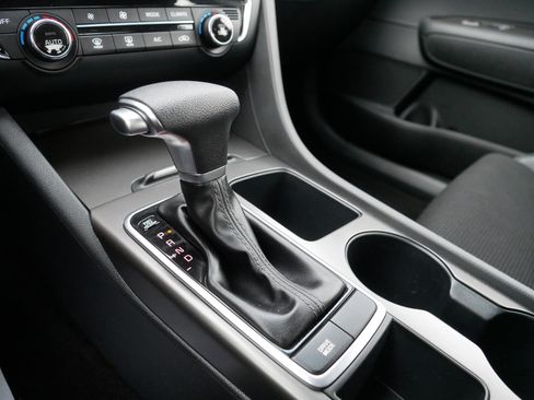 Certified 2019 Kia Optima S image 24