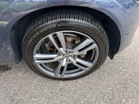 Used 2018 Volvo XC60 T5 Momentum w/ Convenience Package image 15