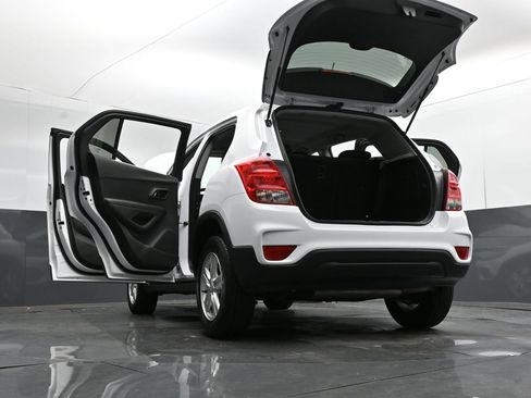 Used 2020 Chevrolet Trax LS w/ Tint and Cruise Package AWD/4WD image 33