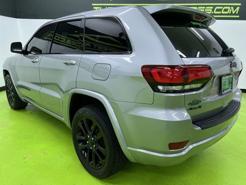 Used 2020 Jeep Grand Cherokee Altitude AWD/4WD image 7