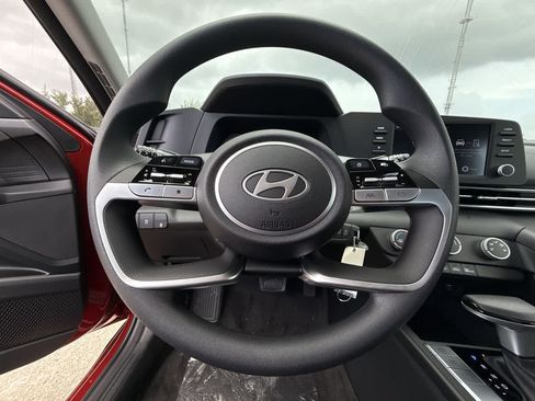 Used 2025 Hyundai Elantra SE FWD image 15