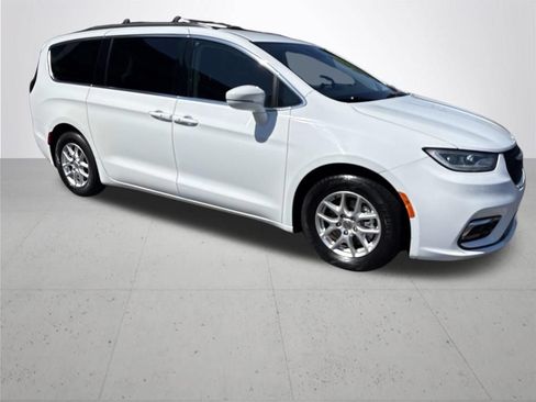 Used 2022 Chrysler Pacifica Touring-L FWD image 4