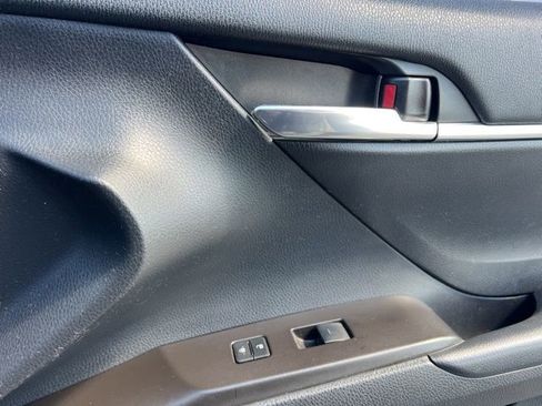 Used 2021 Toyota Camry SE image 28