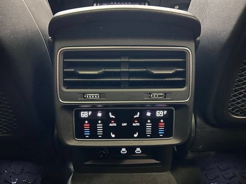 Used 2022 Audi SQ7 Prestige AWD/4WD image 25