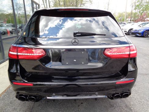Used 2017 Mercedes-Benz E 400 4MATIC Wagon w/ Premium 1 Package image 6