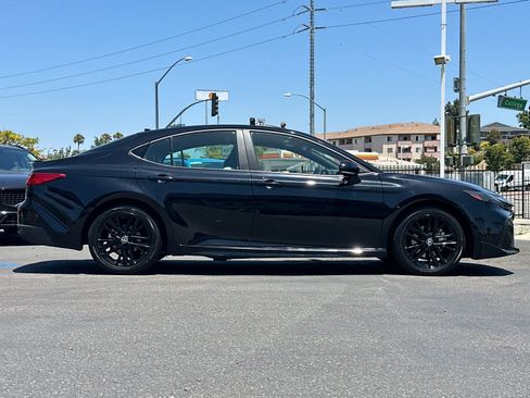 Used 2025 Toyota Camry SE FWD image 6
