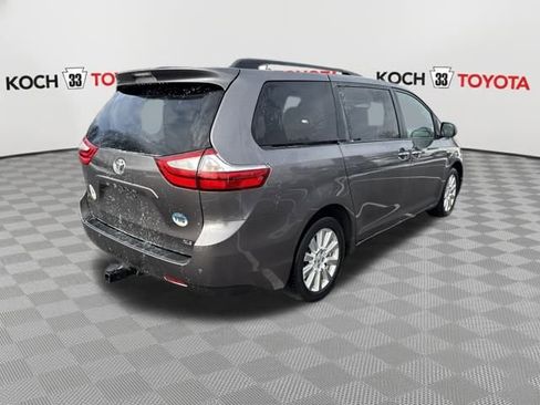 Used 2017 Toyota Sienna XLE Premium image 7