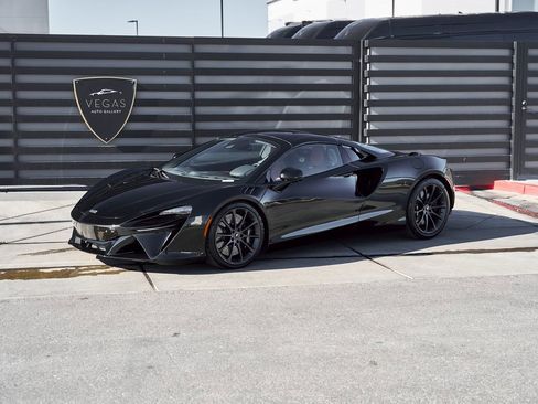 Used 2025 McLaren Artura Spider image 6