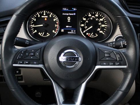 Used 2018 Nissan Rogue SV image 30