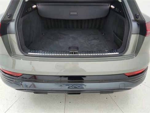 Used 2024 Audi Q8 e-tron Premium image 14