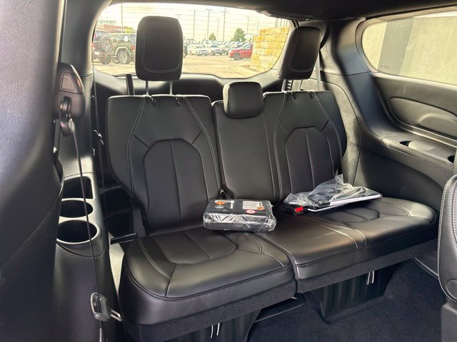 New 2027 Chrysler Pacifica Select FWD image 12