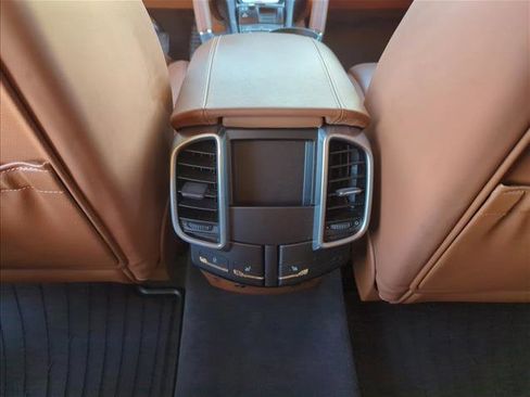 Used 2016 Porsche Cayenne image 23