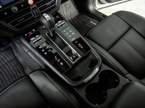 New 2026 Porsche Macan Turbo image 18