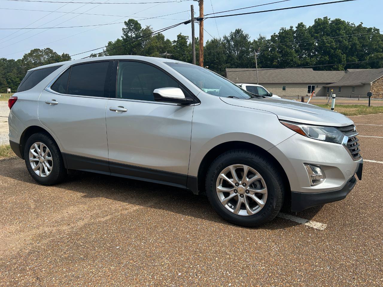 Used 2020 Chevrolet Equinox LT w/ Driver Convenience Package FWD image 2