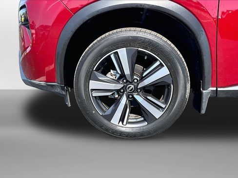 Used 2025 Nissan Rogue SL AWD/4WD image 3