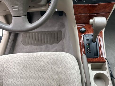Used 2004 Toyota Corolla LE FWD image 10