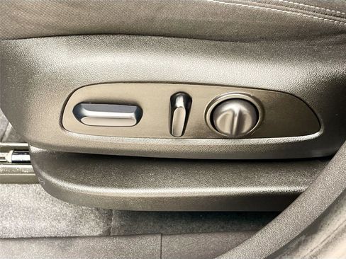 Used 2024 GMC Terrain SLE w/ Driver Convenience Package image 21