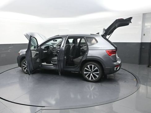Used 2022 Volkswagen Taos SE AWD/4WD image 33