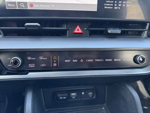 Used 2024 Kia Sportage EX image 18