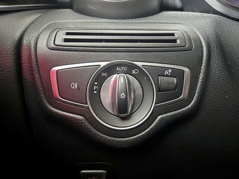 Used 2020 Mercedes-Benz GLC 300 image 25