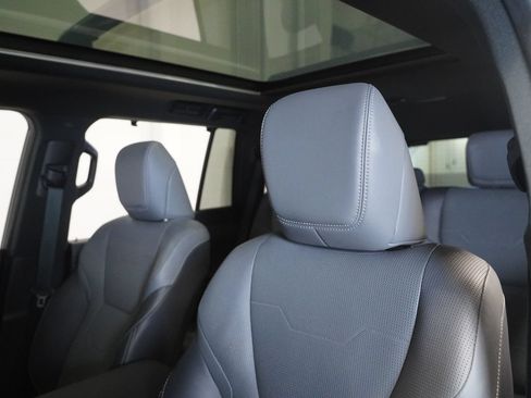 Used 2025 Lexus GX 550 w/ Accessory Package (2T) AWD/4WD image 12