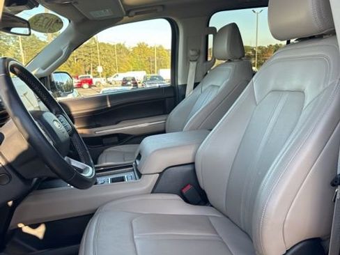 Used 2023 Ford Expedition Limited image 9