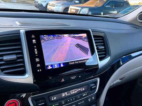 Used 2018 Honda Pilot Touring image 26