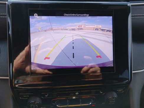 Used 2023 Jeep Grand Cherokee Altitude image 43