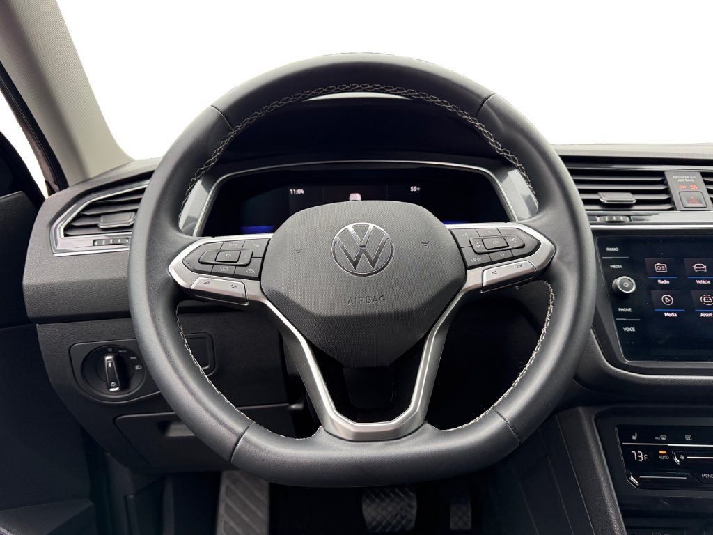 Used 2022 Volkswagen Tiguan SE FWD image 12
