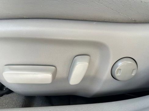 Used 2012 Toyota Camry XLE FWD image 22