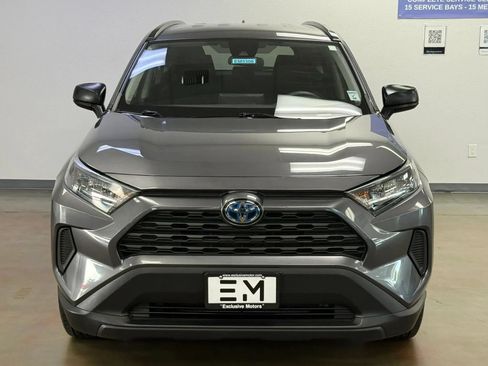 Used 2022 Toyota RAV4 LE AWD/4WD image 3