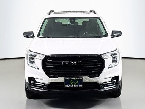 Certified 2024 GMC Terrain SLT w/ Infotainment Package II image 2