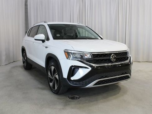 Used 2024 Volkswagen Taos SE AWD/4WD image 37