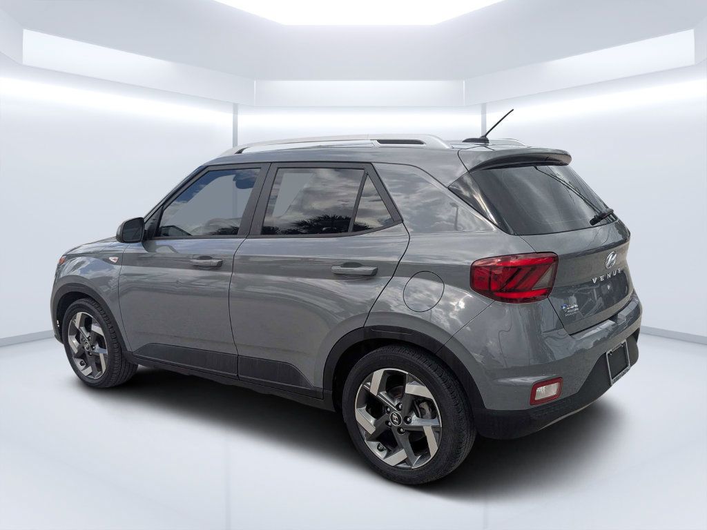 Used 2023 Hyundai Venue SEL FWD image 6