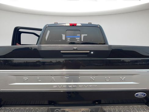 Used 2022 Ford F350 Platinum w/ FX4 Off-Road Package AWD/4WD image 16