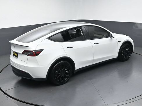Used 2021 Tesla Model Y Long Range AWD/4WD image 37