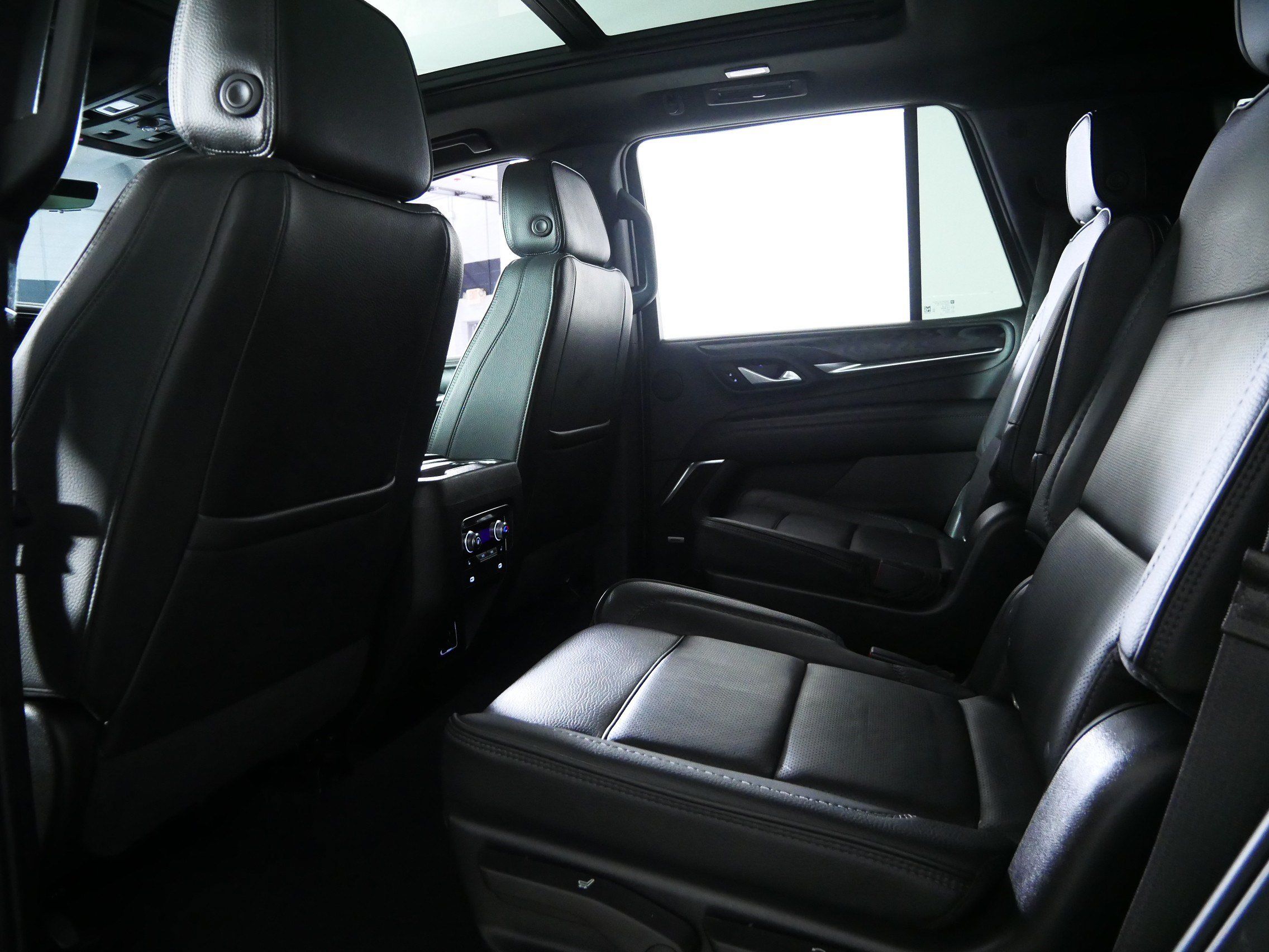 Certified 2022 GMC Yukon Denali w/ Denali Premium Package AWD/4WD image 32