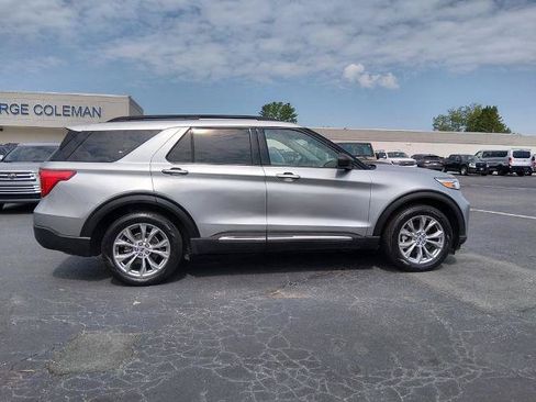 Certified 2023 Ford Explorer XLT w/ Equipment Group 202A RWD image 3