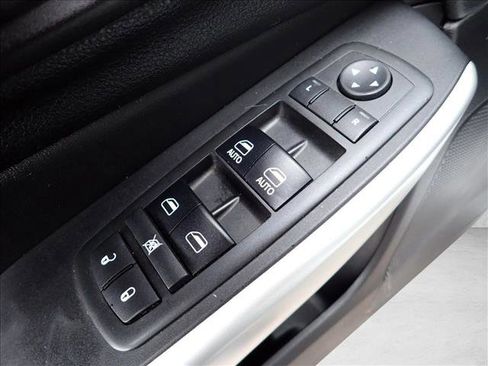 Used 2017 Jeep Cherokee Overland w/ Technology Group AWD/4WD image 17